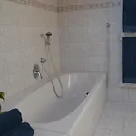 Apartment Familienparadies Am Bodensee - 87m2 Haushaelfte Mit Garten & Heimkino *