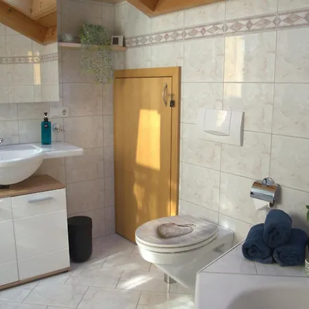 Apartment Familienparadies 87m2 - Haushaelfte Mit Garten *
