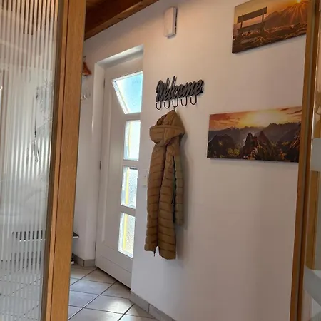 Apartment Familienparadies 87m2 - Haushaelfte Mit Garten