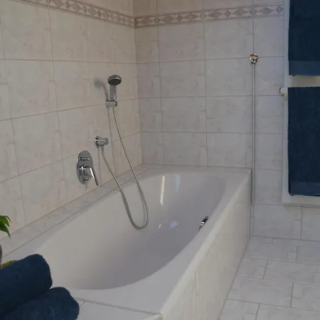 Apartment Familienparadies 87m2 - Haushaelfte Mit Garten *